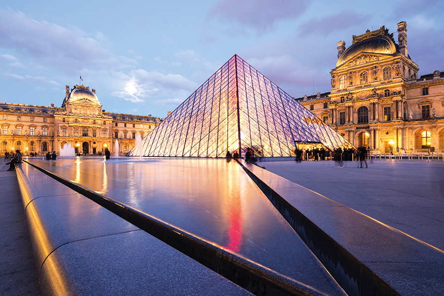 Musée et pyramide du Louvre, Paris